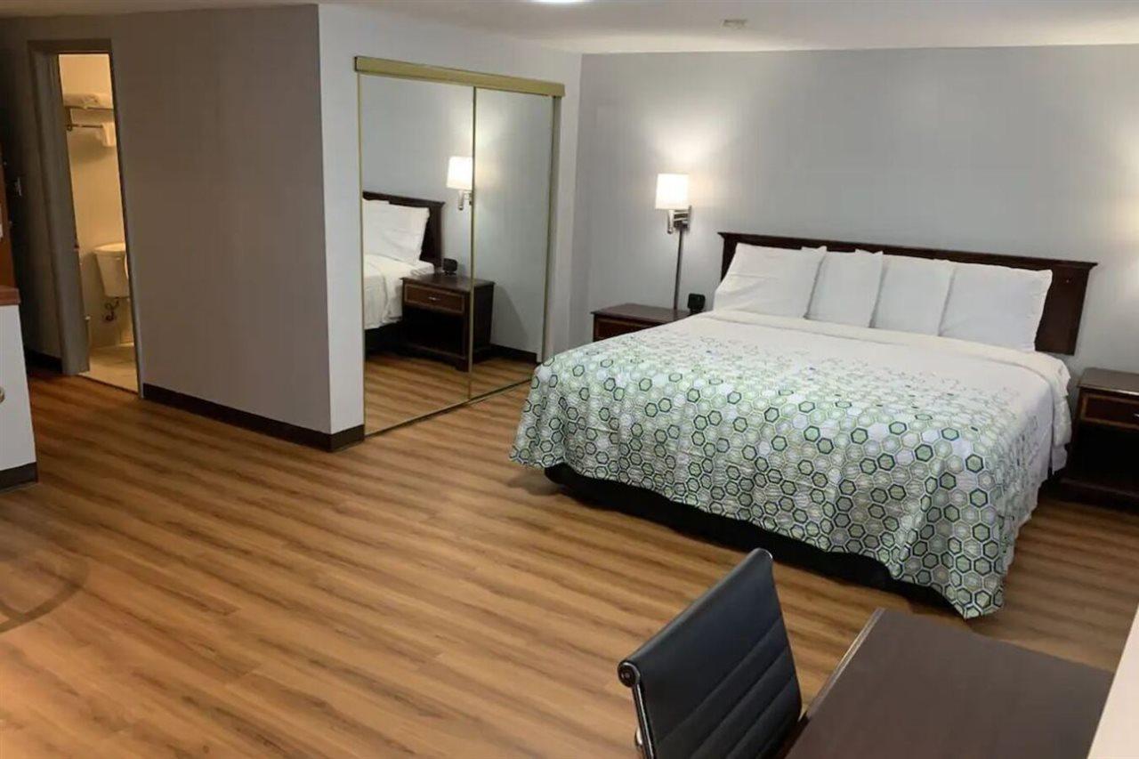 Econo Lodge Inn & Suites デンバー エクステリア 写真