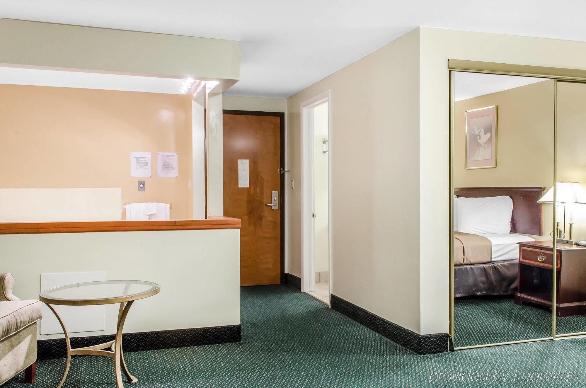 Econo Lodge Inn & Suites デンバー エクステリア 写真